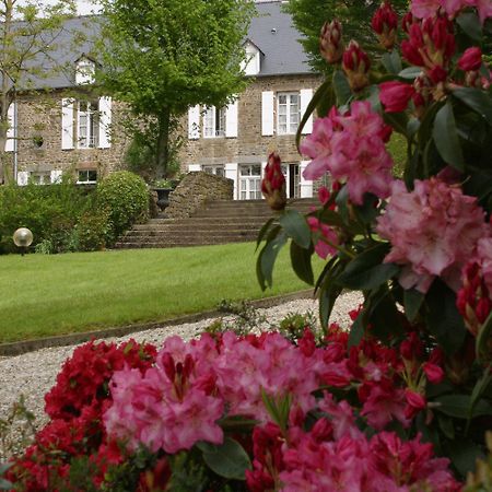 Logis Hotel Du Chateau Combourg Ristorante foto