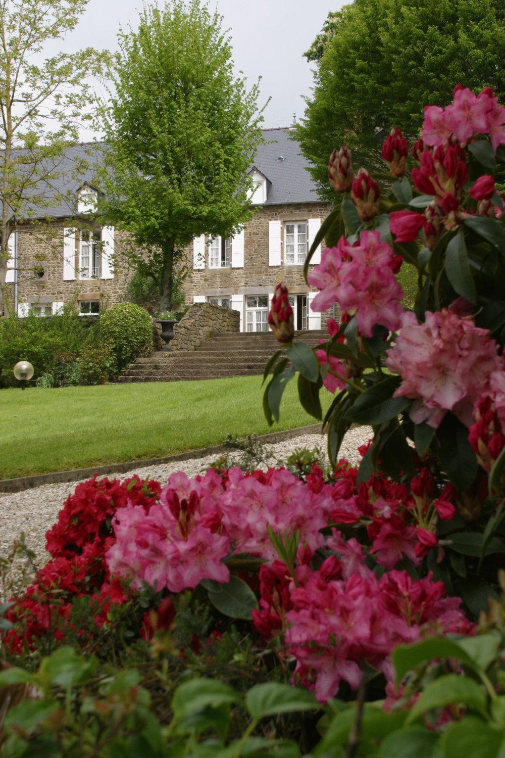 Logis Hotel Du Chateau Combourg Ristorante foto