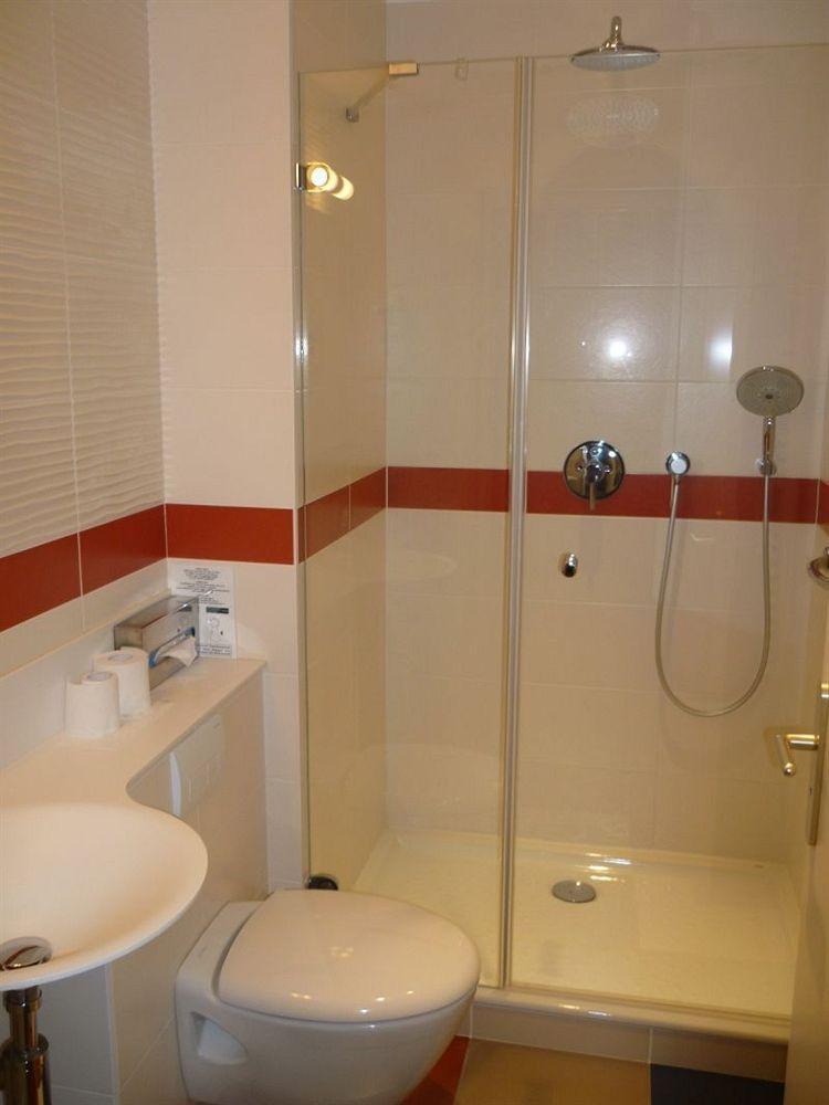 Logis Hotel Du Chateau Combourg Esterno foto