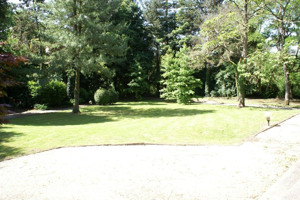 Logis Hotel Du Chateau Combourg Esterno foto